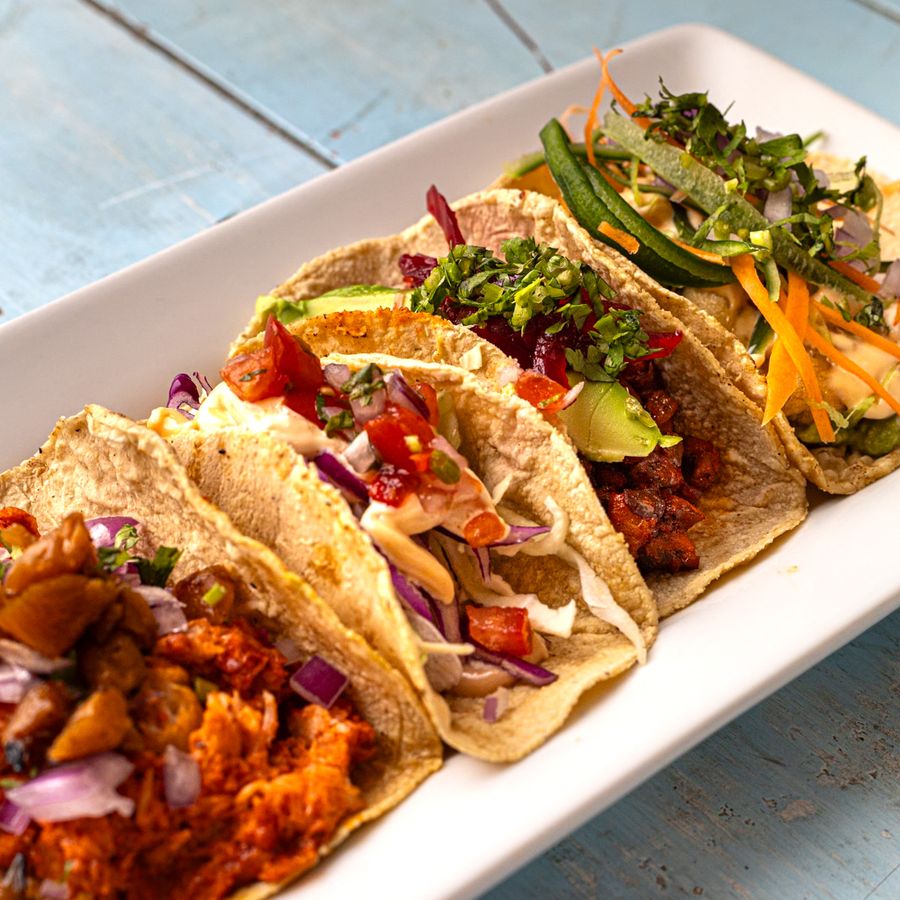 Platón de tacos recién hechos